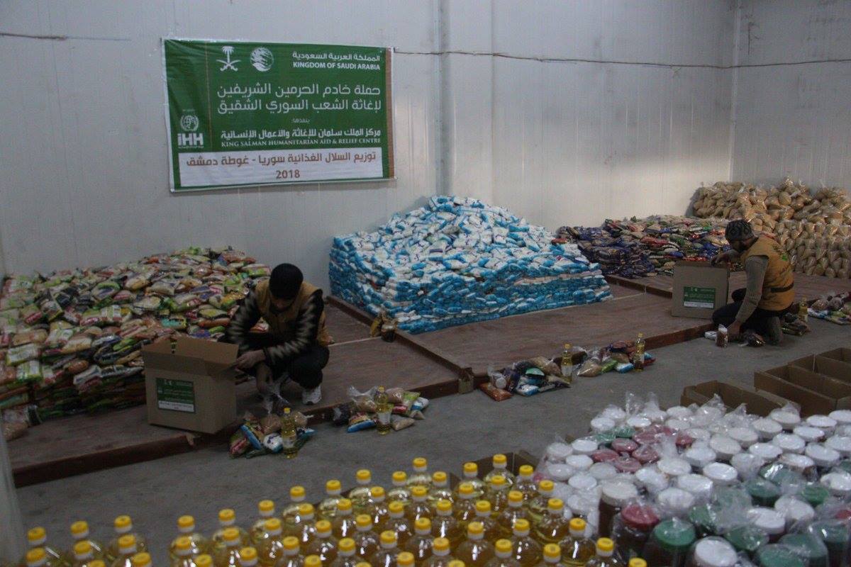 توزيع أكثر من ألف طرد غذائي في الغوطة الشرقية