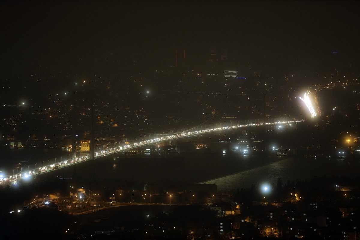 الأضواء تنطفئ في أبرز معالم إسطنبول احتفالا بـ "ساعة الأرض"